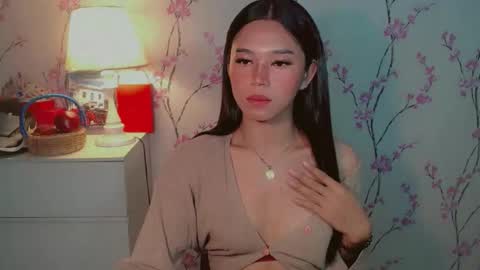 Snapshot of yourdreamgirljane chatting on 10-11-25, 06:17 JANE online show from 10-11-25, 06:17