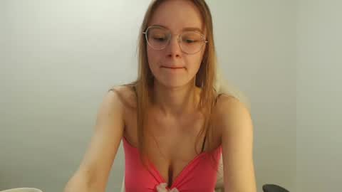 Snapshot of yourdreamray chatting on 06-20-26, 08:55 Lana online show from 06-20-26, 08:55