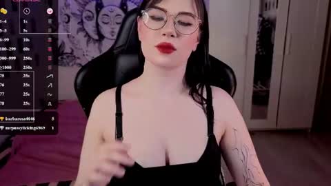 Snapshot of yourejustatoy chatting on 06-12-26, 09:25 Lilly online show from 06-12-26, 09:25