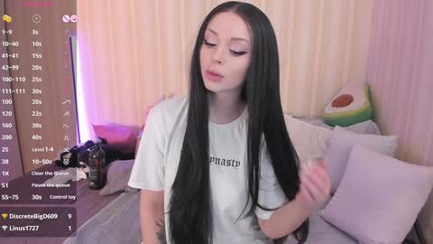 Snapshot of youreyesgazm chatting on 12-13-24, 06:00 Mary online show from 12-13-24, 06:00