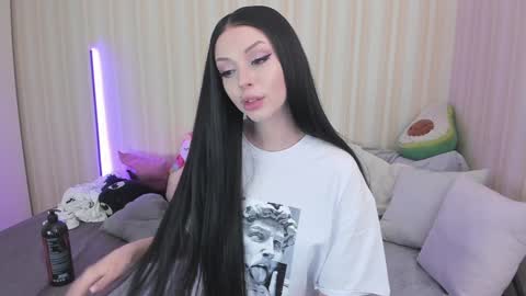 Snapshot of youreyesgazm chatting on 12-14-24, 11:18 Mary online show from 12-14-24, 11:18