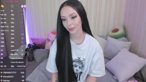 Snapshot of youreyesgazm chatting on 12-17-24, 11:39 Mary online show from 12-17-24, 11:39