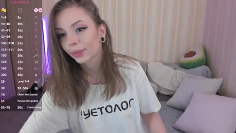 Snapshot of youreyesgazm chatting on 12-26-24, 08:18 Mary online show from 12-26-24, 08:18