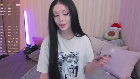 Snapshot of youreyesgazm chatting on 01-13-25, 08:05 Mary online show from 01-13-25, 08:05