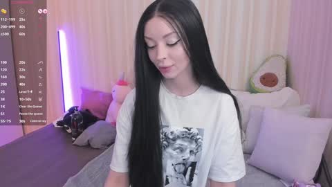 Snapshot of youreyesgazm chatting on 01-21-25, 08:19 Mary online show from 01-21-25, 08:19