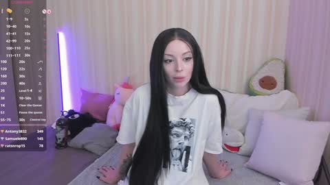 Snapshot of youreyesgazm chatting on 01-21-25, 11:24 Mary online show from 01-21-25, 11:24