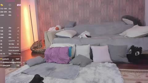Snapshot of youreyesgazm chatting on 02-25-25, 12:03 Mary online show from 02-25-25, 12:03