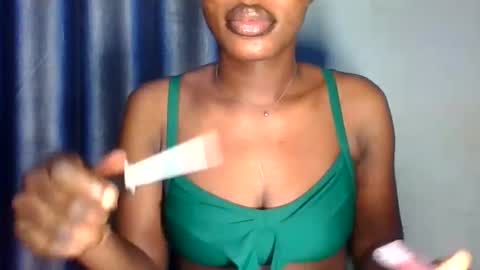 Snapshot of yourfavcamgirl_ chatting on 01-18-26, 06:28 favcamgirl online show from 01-18-26, 06:28