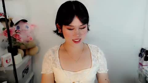 PrettyElla online show from 10-21-25, 02:56