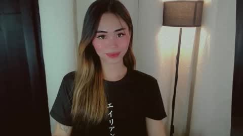 Snapshot of yourfavorateremi chatting on 10-25-25, 03:18 Remrem online show from 10-25-25, 03:18