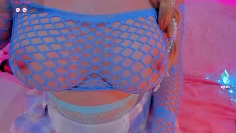 Snapshot of yourgirl11555 chatting on 10-04-25, 09:13 Liza online show from 10-04-25, 09:13