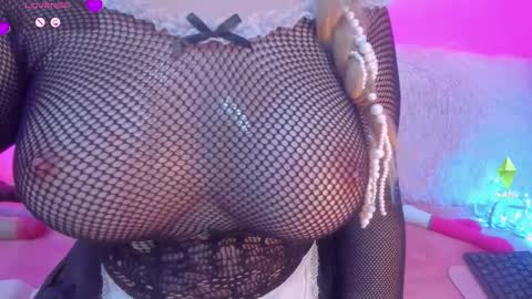 Snapshot of yourgirl11555 chatting on 12-20-25, 03:57 Liza online show from 12-20-25, 03:57