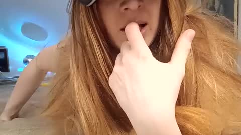 HollyHorne online show from 10-06-25, 10:40