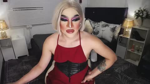 Snapshot of yourlivingonurdream chatting on 01-05-25, 11:48 -- online show from 01-05-25, 11:48