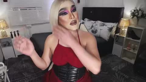 Snapshot of yourlivingonurdream chatting on 01-06-25, 08:14 -- online show from 01-06-25, 08:14