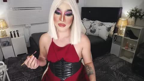 Snapshot of yourlivingonurdream chatting on 01-06-25, 02:25 -- online show from 01-06-25, 02:25