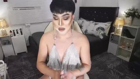 Snapshot of yourlivingonurdream chatting on 01-12-25, 09:19 -- online show from 01-12-25, 09:19