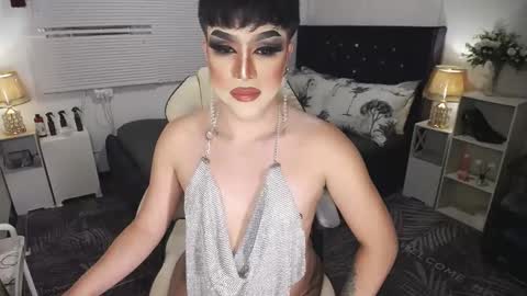 Snapshot of yourlivingonurdream chatting on 01-12-25, 12:23 -- online show from 01-12-25, 12:23