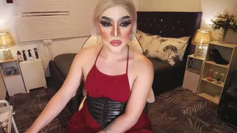 Snapshot of yourlivingonurdream chatting on 01-12-25, 03:25 -- online show from 01-12-25, 03:25