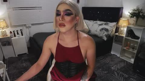 Snapshot of yourlivingonurdream chatting on 01-14-25, 02:43 -- online show from 01-14-25, 02:43