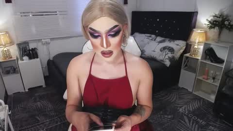 Snapshot of yourlivingonurdream chatting on 01-16-25, 08:33 -- online show from 01-16-25, 08:33