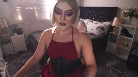 Snapshot of yourlivingonurdream chatting on 01-19-25, 12:06 -- online show from 01-19-25, 12:06