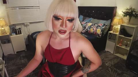 Snapshot of yourlivingonurdream chatting on 02-13-25, 08:48 -- online show from 02-13-25, 08:48