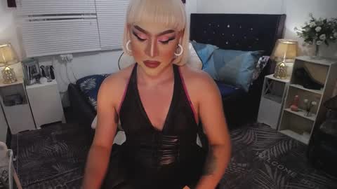 Snapshot of yourlivingonurdream chatting on 02-17-25, 02:26 -- online show from 02-17-25, 02:26