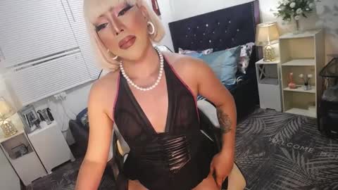 Snapshot of yourlivingonurdream chatting on 02-18-25, 09:43 -- online show from 02-18-25, 09:43