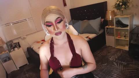 Snapshot of yourlivingonurdream chatting on 03-02-25, 07:54 -- online show from 03-02-25, 07:54