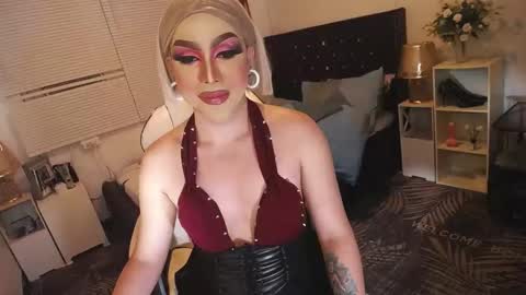 Snapshot of yourlivingonurdream chatting on 03-02-25, 05:14 -- online show from 03-02-25, 05:14