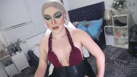 Snapshot of yourlivingonurdream chatting on 03-04-25, 05:24 -- online show from 03-04-25, 05:24