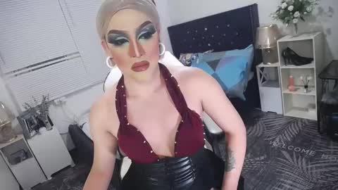 Snapshot of yourlivingonurdream chatting on 03-04-25, 08:27 -- online show from 03-04-25, 08:27