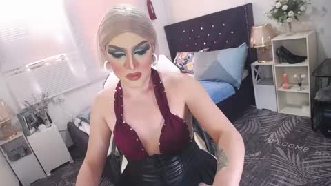 Snapshot of yourlivingonurdream chatting on 03-04-25, 11:32 -- online show from 03-04-25, 11:32