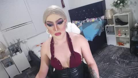 Snapshot of yourlivingonurdream chatting on 03-06-25, 03:45 -- online show from 03-06-25, 03:45