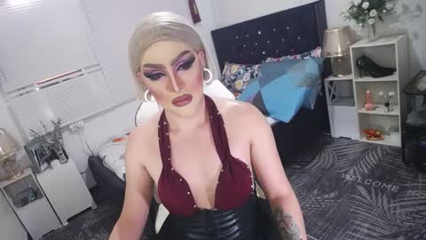 Snapshot of yourlivingonurdream chatting on 03-06-25, 11:09 -- online show from 03-06-25, 11:09