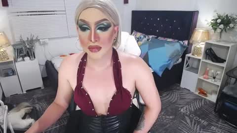 Snapshot of yourlivingonurdream chatting on 03-10-25, 06:23 -- online show from 03-10-25, 06:23