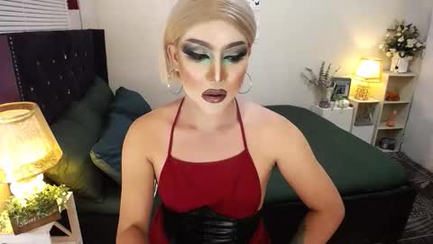 Snapshot of yourlivingonurdream chatting on 09-15-25, 07:41 -- online show from 09-15-25, 07:41