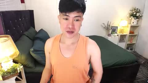 Snapshot of yourlivingonurdream chatting on 09-19-25, 02:51 -- online show from 09-19-25, 02:51