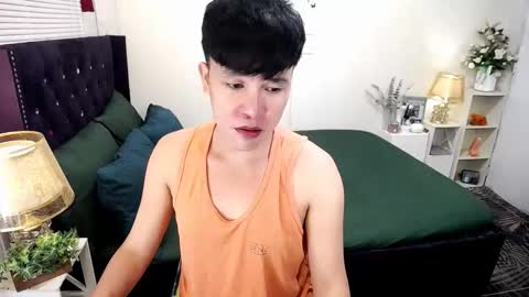 Snapshot of yourlivingonurdream chatting on 09-29-25, 12:38 -- online show from 09-29-25, 12:38