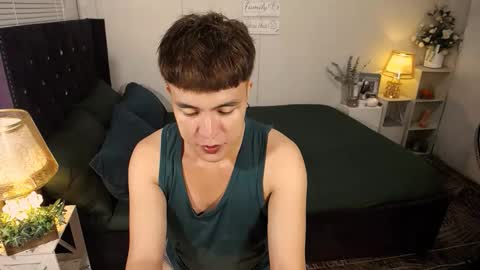 Snapshot of yourlivingonurdream chatting on 10-12-25, 04:28 -- online show from 10-12-25, 04:28