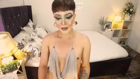 Snapshot of yourlivingonurdream chatting on 10-18-25, 08:26 -- online show from 10-18-25, 08:26