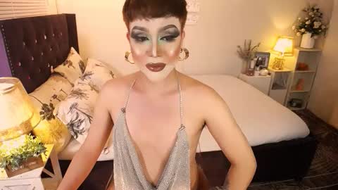 Snapshot of yourlivingonurdream chatting on 10-19-25, 02:50 -- online show from 10-19-25, 02:50