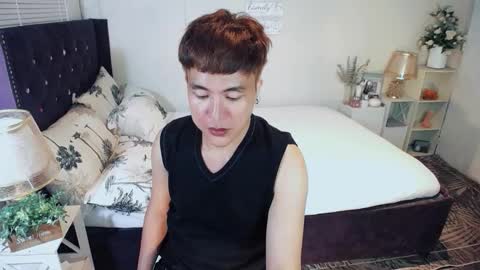 Snapshot of yourlivingonurdream chatting on 10-20-25, 02:39 -- online show from 10-20-25, 02:39