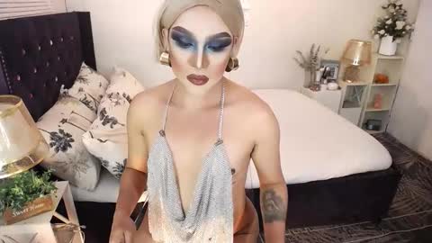 Snapshot of yourlivingonurdream chatting on 11-07-25, 05:57 -- online show from 11-07-25, 05:57