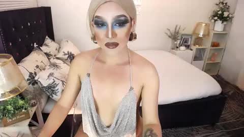 Snapshot of yourlivingonurdream chatting on 11-09-25, 07:17 -- online show from 11-09-25, 07:17