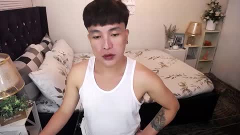 Snapshot of yourlivingonurdream chatting on 11-22-25, 03:55 -- online show from 11-22-25, 03:55