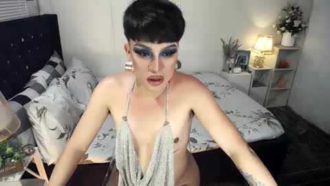 Snapshot of yourlivingonurdream chatting on 11-25-25, 06:41 -- online show from 11-25-25, 06:41