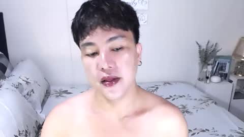 Snapshot of yourlivingonurdream chatting on 11-26-25, 09:43 -- online show from 11-26-25, 09:43