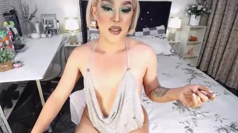 Snapshot of yourlivingonurdream chatting on 11-30-25, 07:12 -- online show from 11-30-25, 07:12